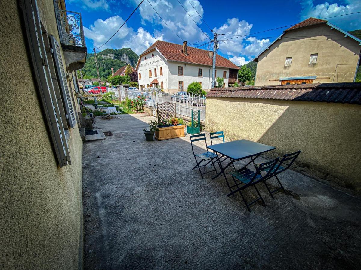 Villa Lisons Des Sources Nans-sous-Sainte-Anne Exterior foto